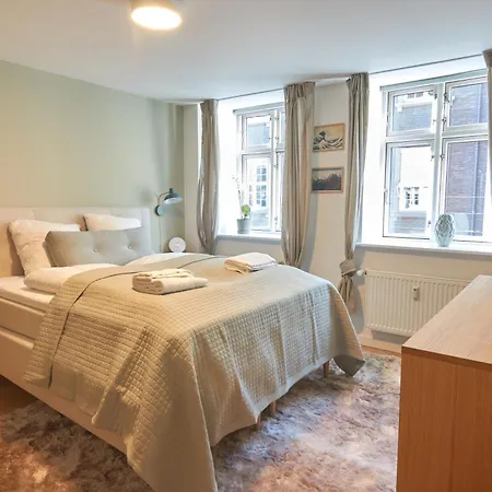 Designer 2 Bedroom With Private Balcony København