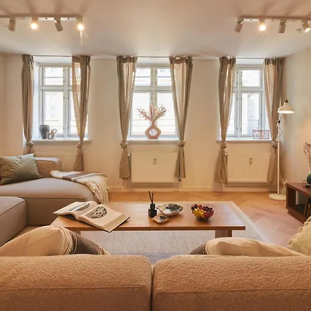Designer 2 Bedroom With Private Balcony Lejlighed København