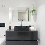 Designer 2 Bedroom With Private Balcony