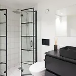 Apartment Designer 2 Bedroom With Private Balcony