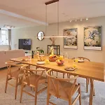 Designer 2 Bedroom With Private Balcony