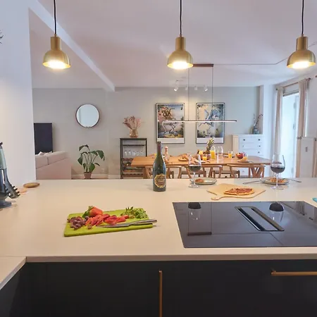 Designer 2 Bedroom With Private Balcony *