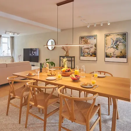 Designer 2 Bedroom With Private Balcony