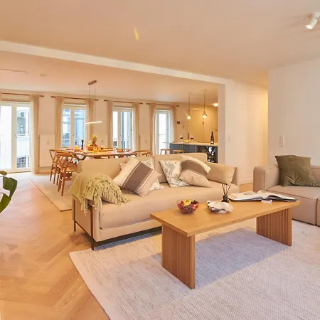 Designer 2 Bedroom With Private Balcony