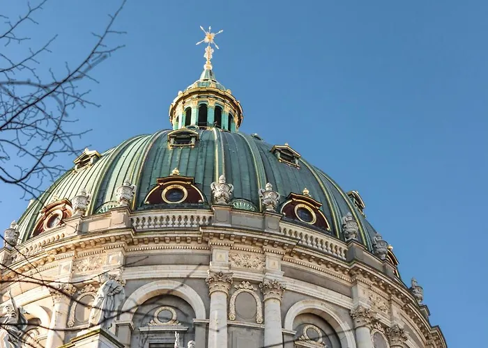 Apartment Designer 2 Bedroom With Private Balcony