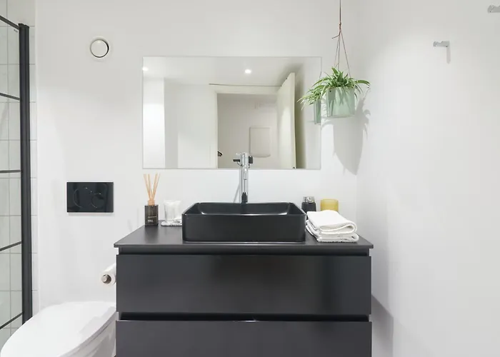 Designer 2 Bedroom With Private Balcony