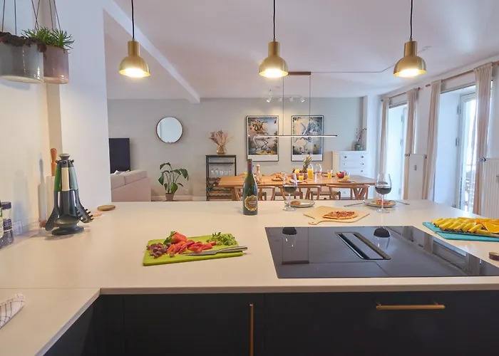 Designer 2 Bedroom With Private Balcony *