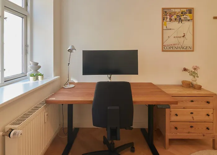 Apartment Designer 2 Bedroom With Private Balcony *