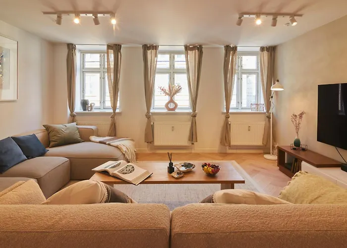 Designer 2 Bedroom With Private Balcony Apartment Kopenhagen