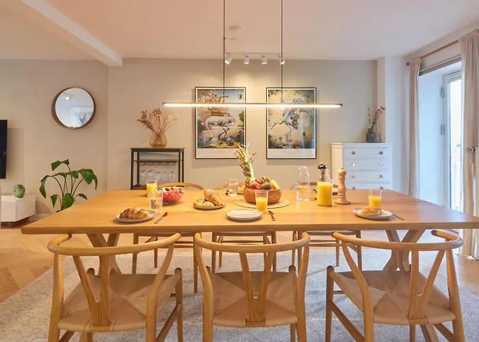 Apartment Designer 2 Bedroom With Private Balcony