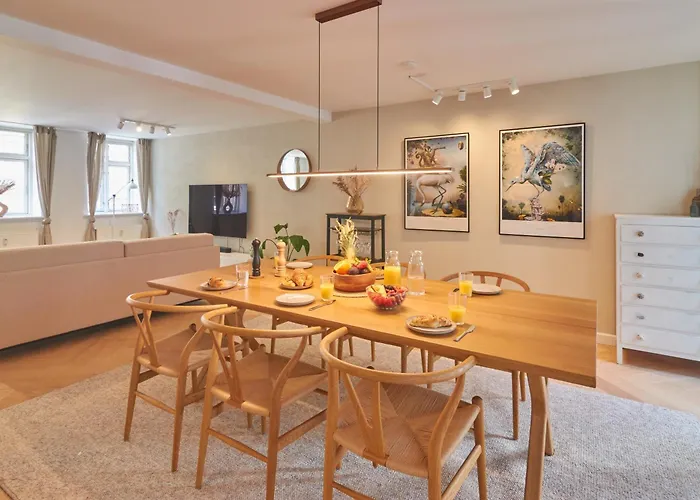 Designer 2 Bedroom With Private Balcony