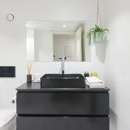 Designer 2 Bedroom With Private Balcony