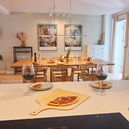 Designer 2 Bedroom With Private Balcony *