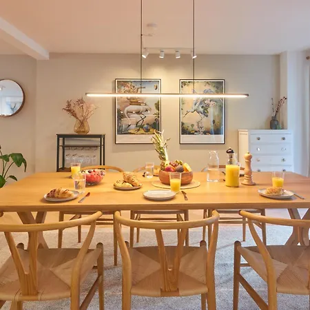 Daire Designer 2 Bedroom With Private Balcony